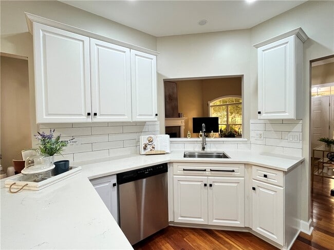 Building Photo - 136 New Tudor Rd