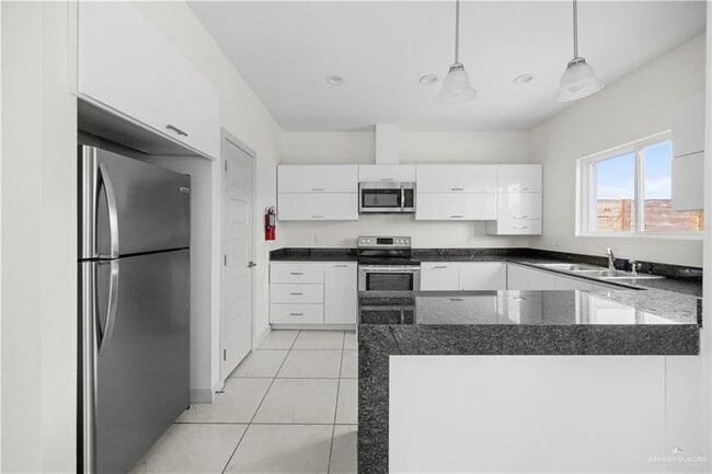 Building Photo - 2600 Mimosa St
