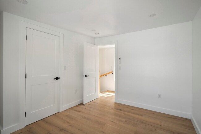 Building Photo - 89 5th St