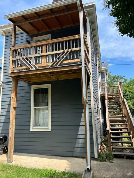 Building Photo - 1103 Oakwood Ave