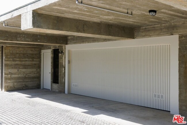Building Photo - 1628 1/2 Micheltorena St