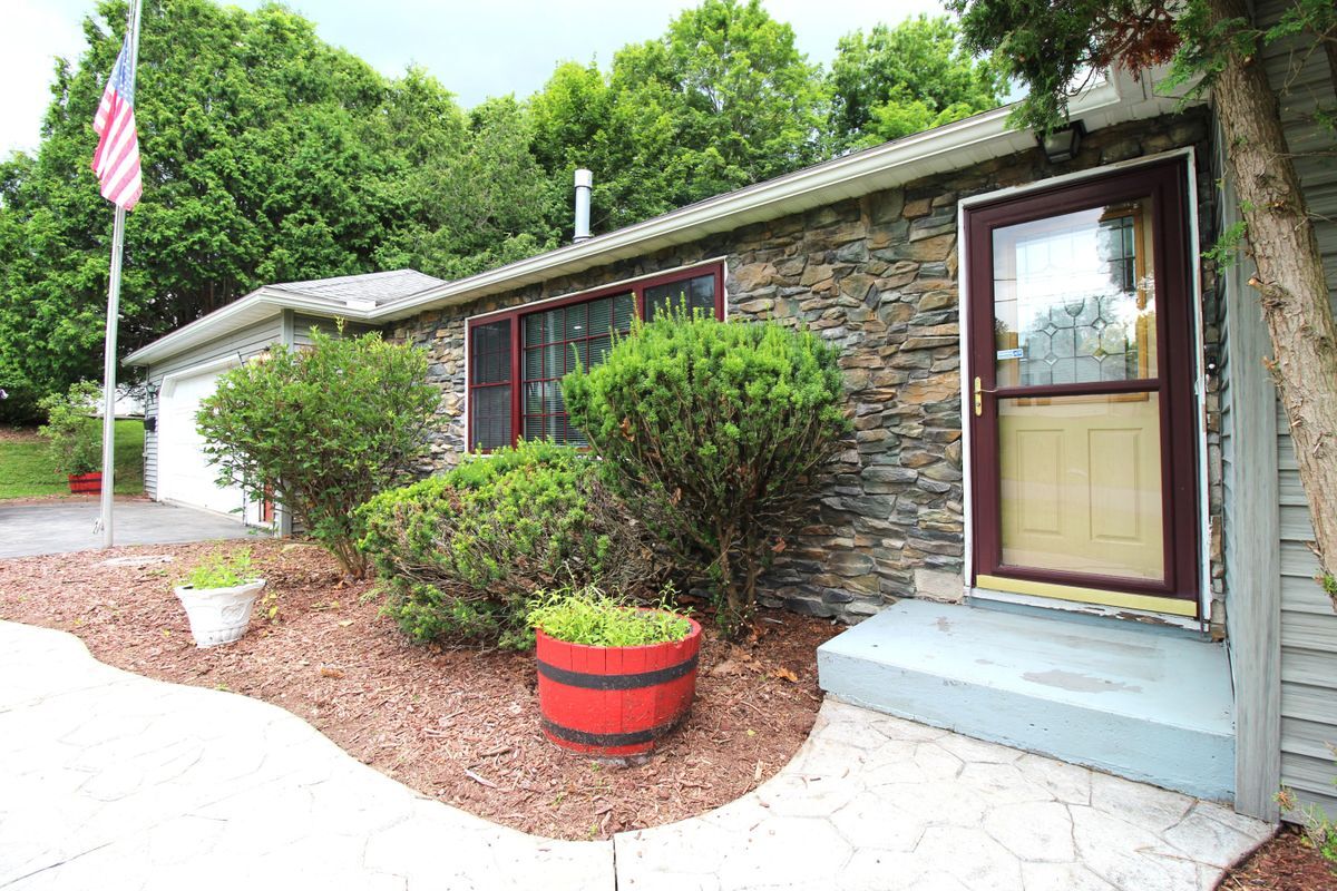 Building Photo - 24 Forest Rd