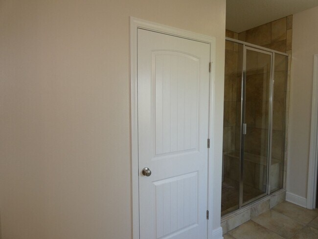 Building Photo - Spacious 5-Bedroom Home - Heart of Pace