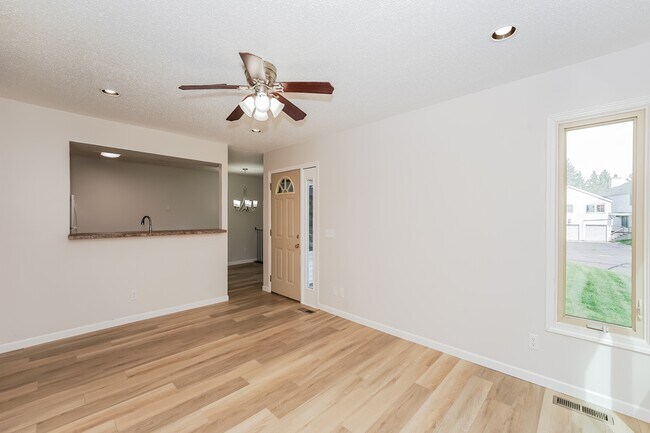 Building Photo - 373 Elan Ct