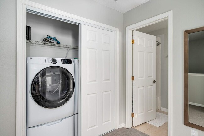 Building Photo - 875 Assembly Ct