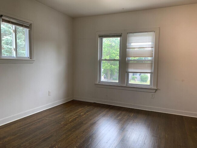 Building Photo - 207 N Prospect Rd