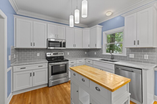 Building Photo - 103 La Quinta Ct