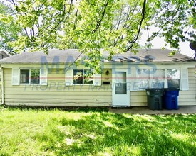 Building Photo - Spacious 4-Bedroom Home with 2 Full Baths & Detached Garage