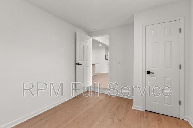 Building Photo - 2138 25th Ave N