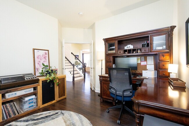 Building Photo - 301 Knowle Pl
