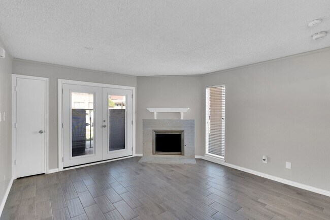 Building Photo - 2309 Balsam Dr