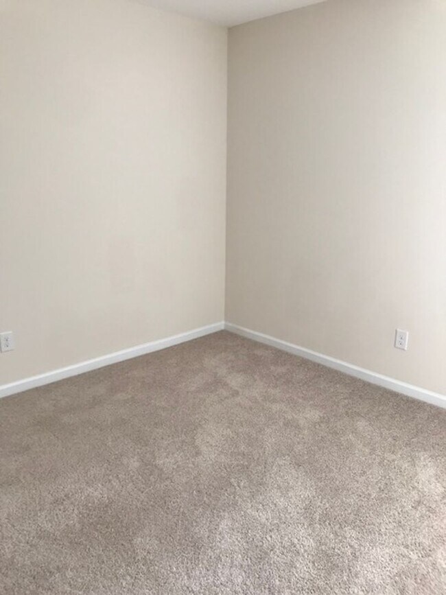 Building Photo - VillageCreek237