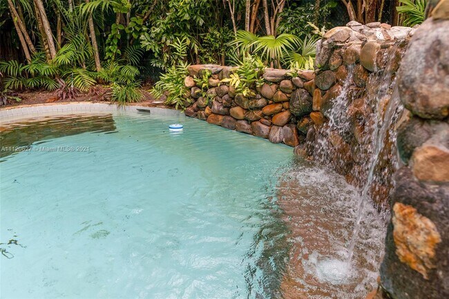 Building Photo - 3670 Avocado Ave