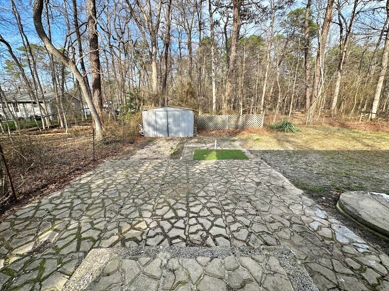 Building Photo - 63 Gentian St