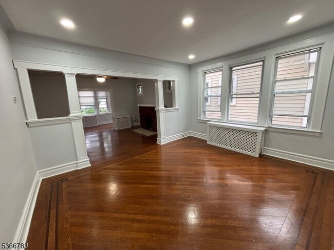Building Photo - 35 Monticello Ave