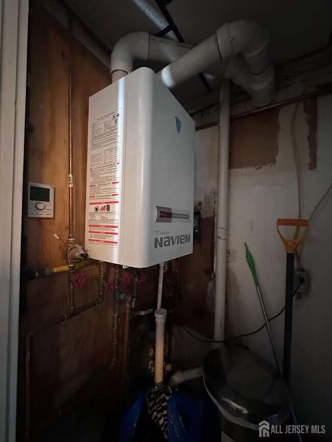 Building Photo - 136 Broad St