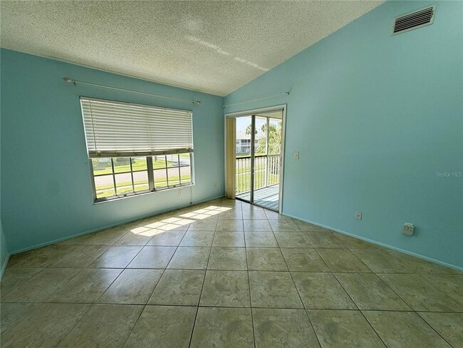 Building Photo - 225 Sun Vista Ct S