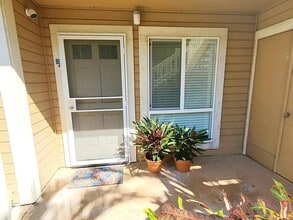 Building Photo - 140 Uwapo Rd