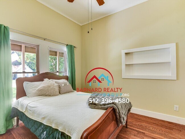 Building Photo - Available Now: 2 Bed/2 Bath in Historic Di...