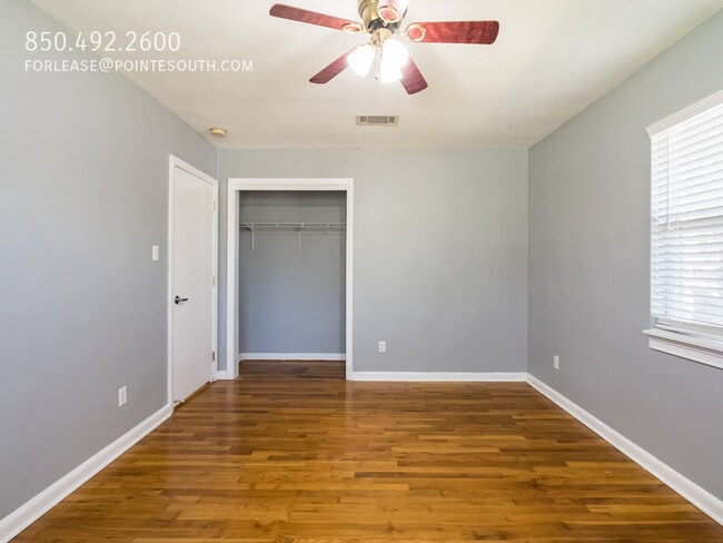 Building Photo - 1102 E Texar Dr