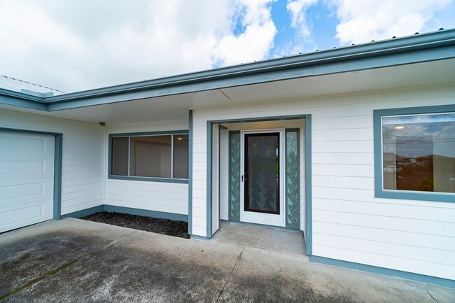 Building Photo - Available in Hilo - 3bd/2ba Home