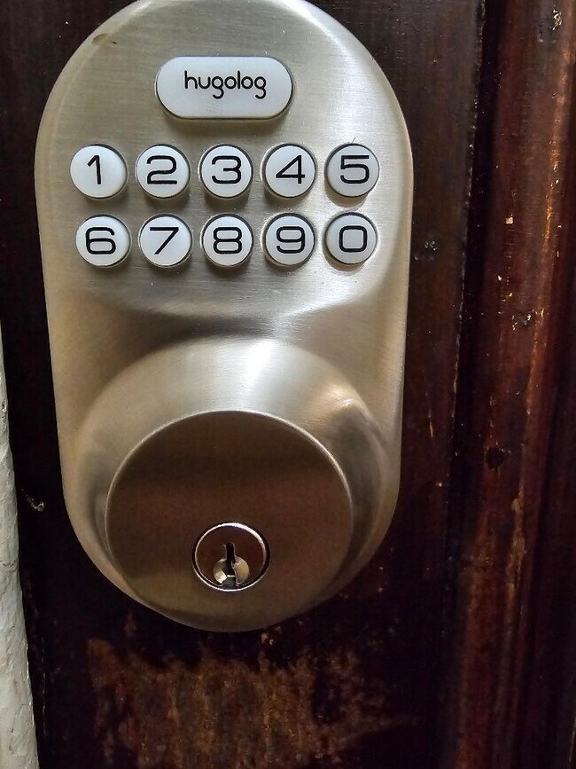 Building Photo - 936 Main St