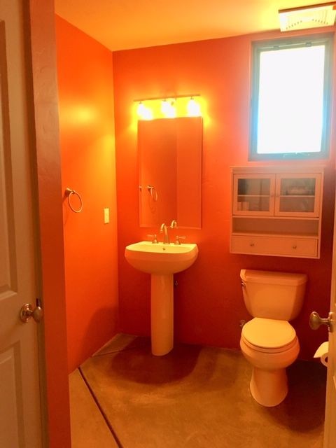 Building Photo - Modern loft style unit close to downtown