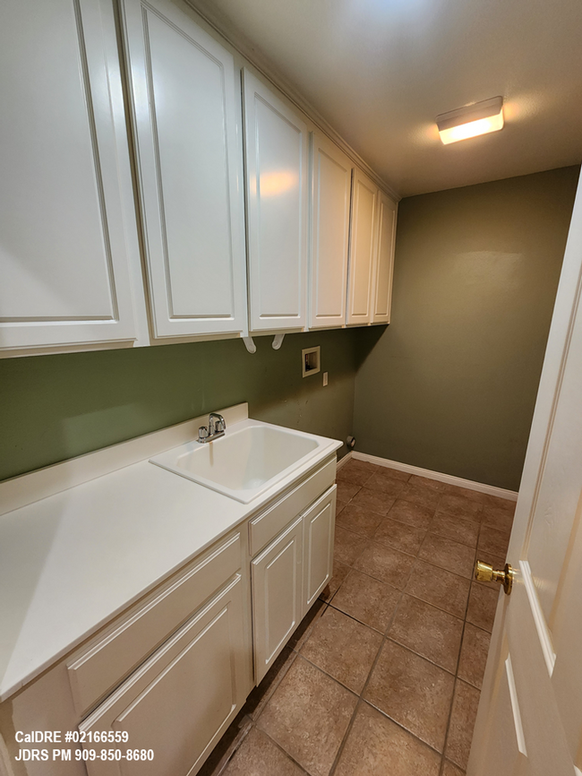 Building Photo - Rancho Cucamonga 4 Bedroom Home