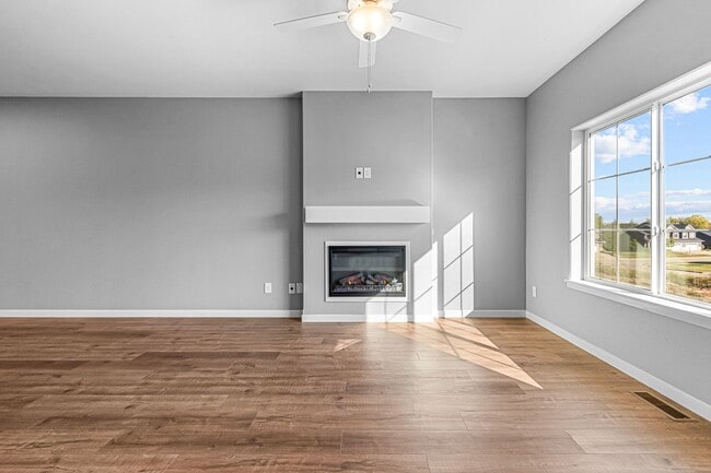 Building Photo - New build 4 bed 4 bath Condo