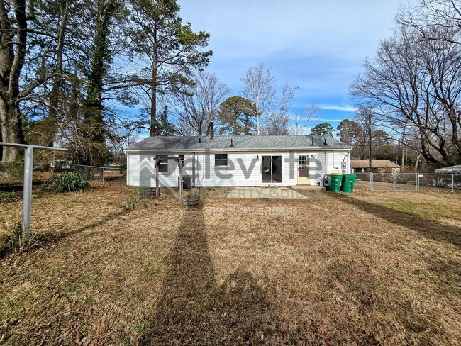 Building Photo - 3206 Belmont Ave