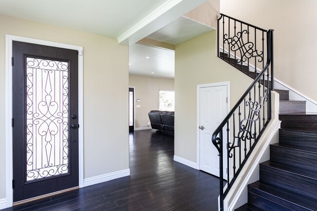 Building Photo - AVAILABLE NOW: Beautifully Remodeled Historic Victorian – 3 Bed / 3 Bath