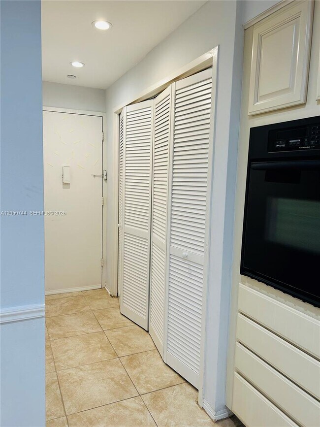Building Photo - 5825 Collins Ave