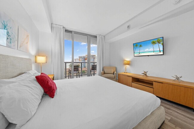 Building Photo - 2602 E Hallandale Beach Blvd