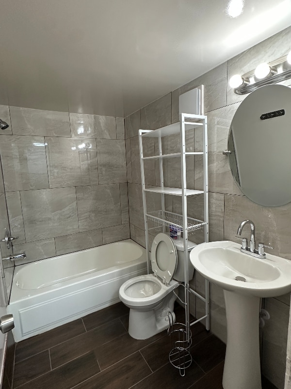 Building Photo - 1386 Court Ave