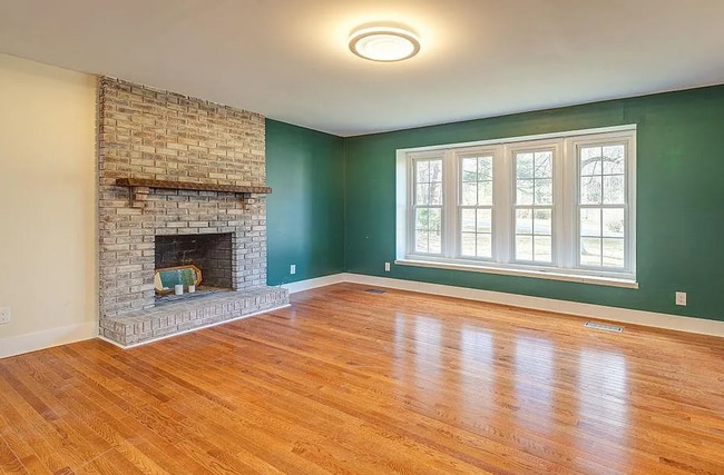 Building Photo - Mills River Rental!