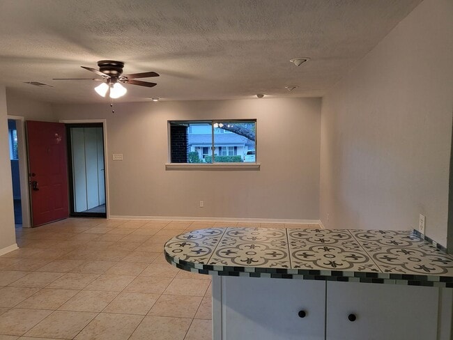 Building Photo - 1713 Chip-N-Dale Dr