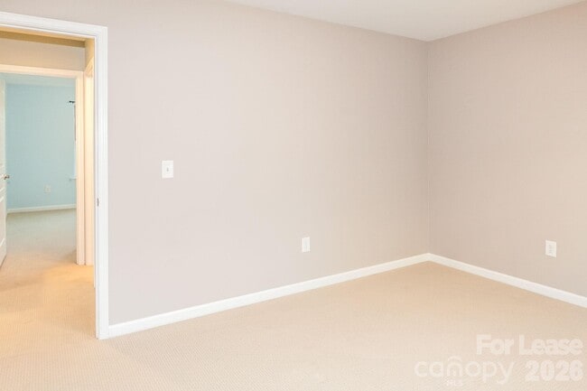 Building Photo - 5818 Glenmore Garden Dr