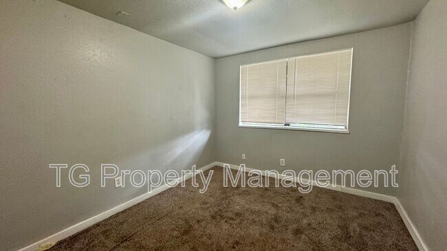 Building Photo - 2821 Moncrief Rd
