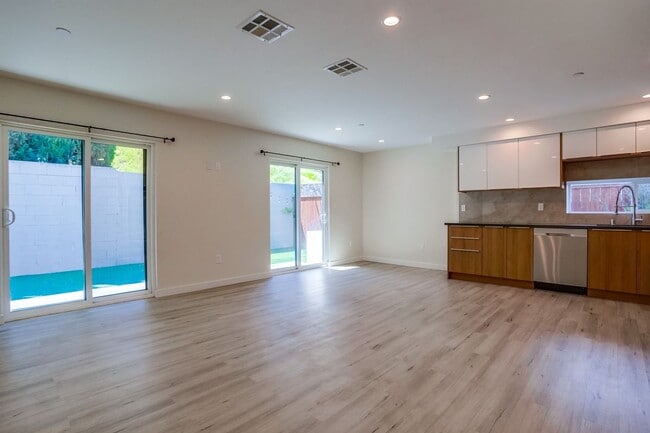 Building Photo - 4636 Lomita St