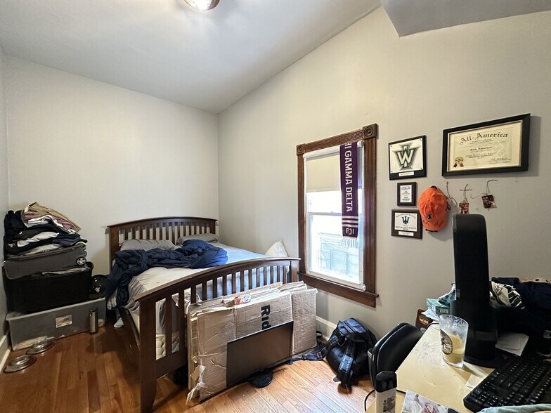 Building Photo - 3532 N Elston Ave
