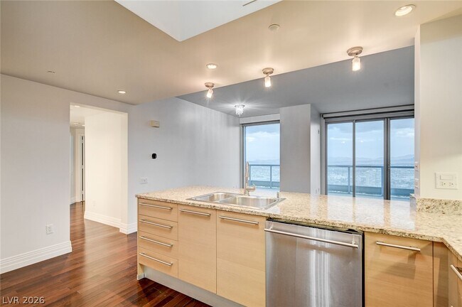 Building Photo - 322 Karen Ave