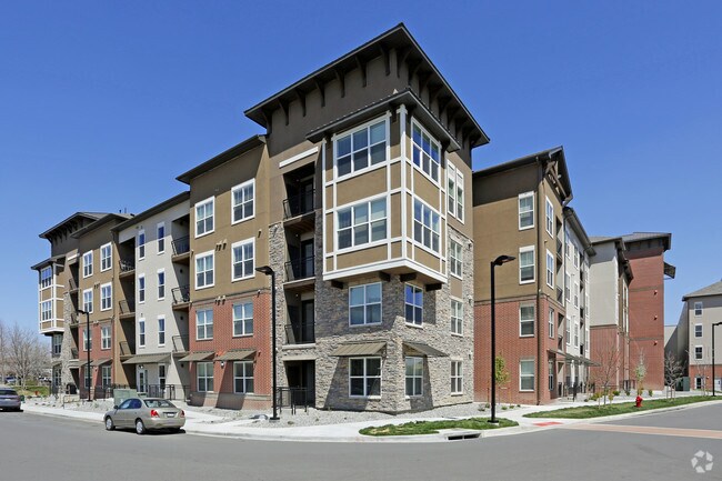 Building Photo - Covell on the Promenade