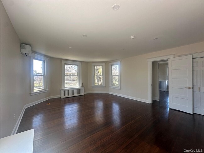 Building Photo - 55 Sea Cliff Ave