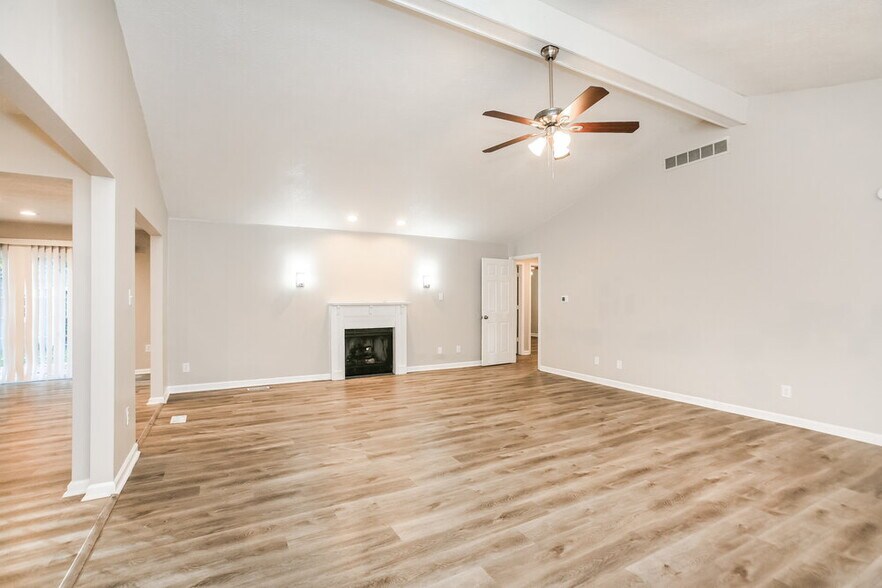 Building Photo - 705 Firethorn Cir