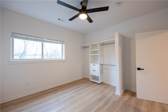 Building Photo - 300 SW 6th St