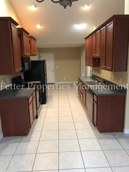 Building Photo - 10599 Tecumseh Dr