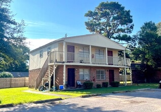 Building Photo - Affordable Updated 1BR Apartment with LVP Flooring, Modern Kitchen Finishes & Convenient Access t...