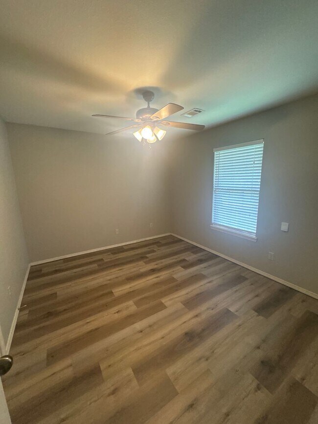 Building Photo - 1008/1010 TRENTON DR