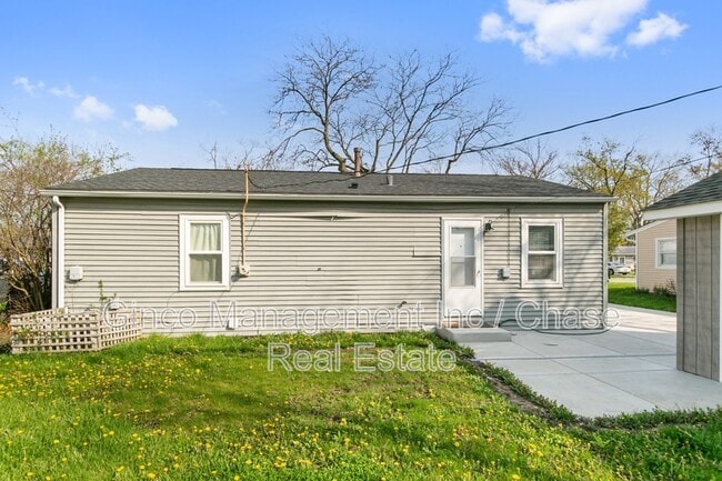 Building Photo - 215 E Maxon Ln