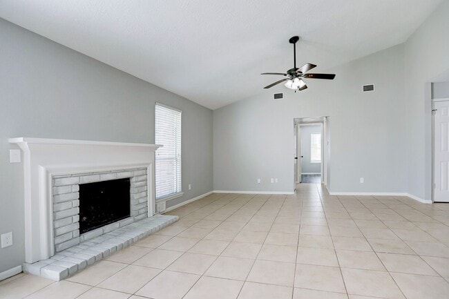 Building Photo - 5106 Spring Cir Dr